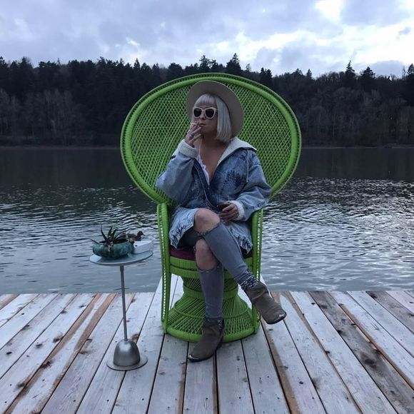 Meet your Posher, Angela - Picture 1 of 1